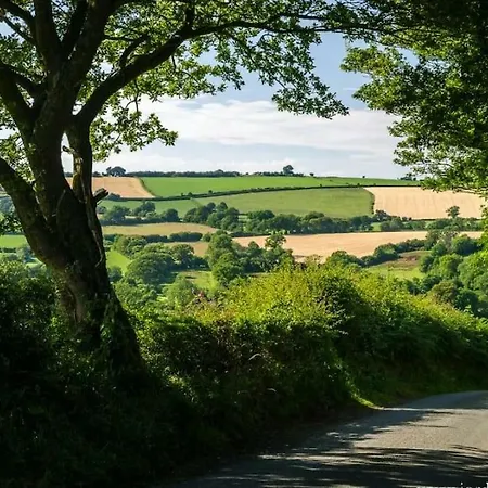 Relaxing Break At Coshel View Nyaraló