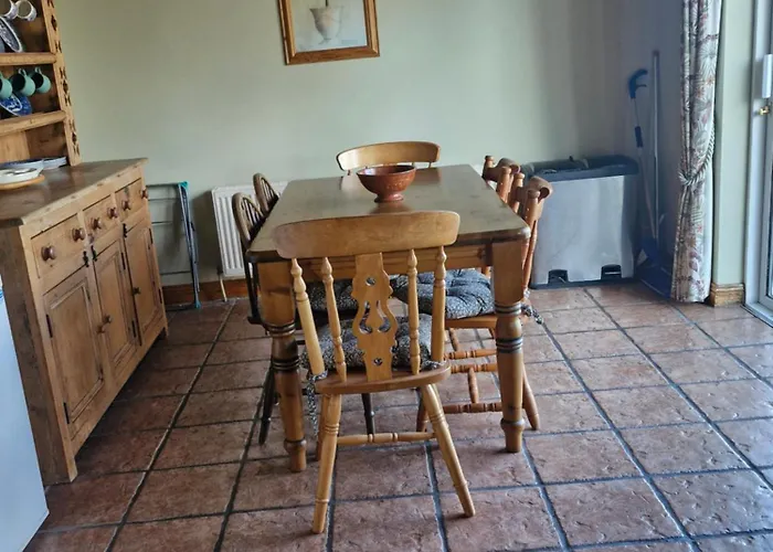 Relaxing Break At Coshel View *